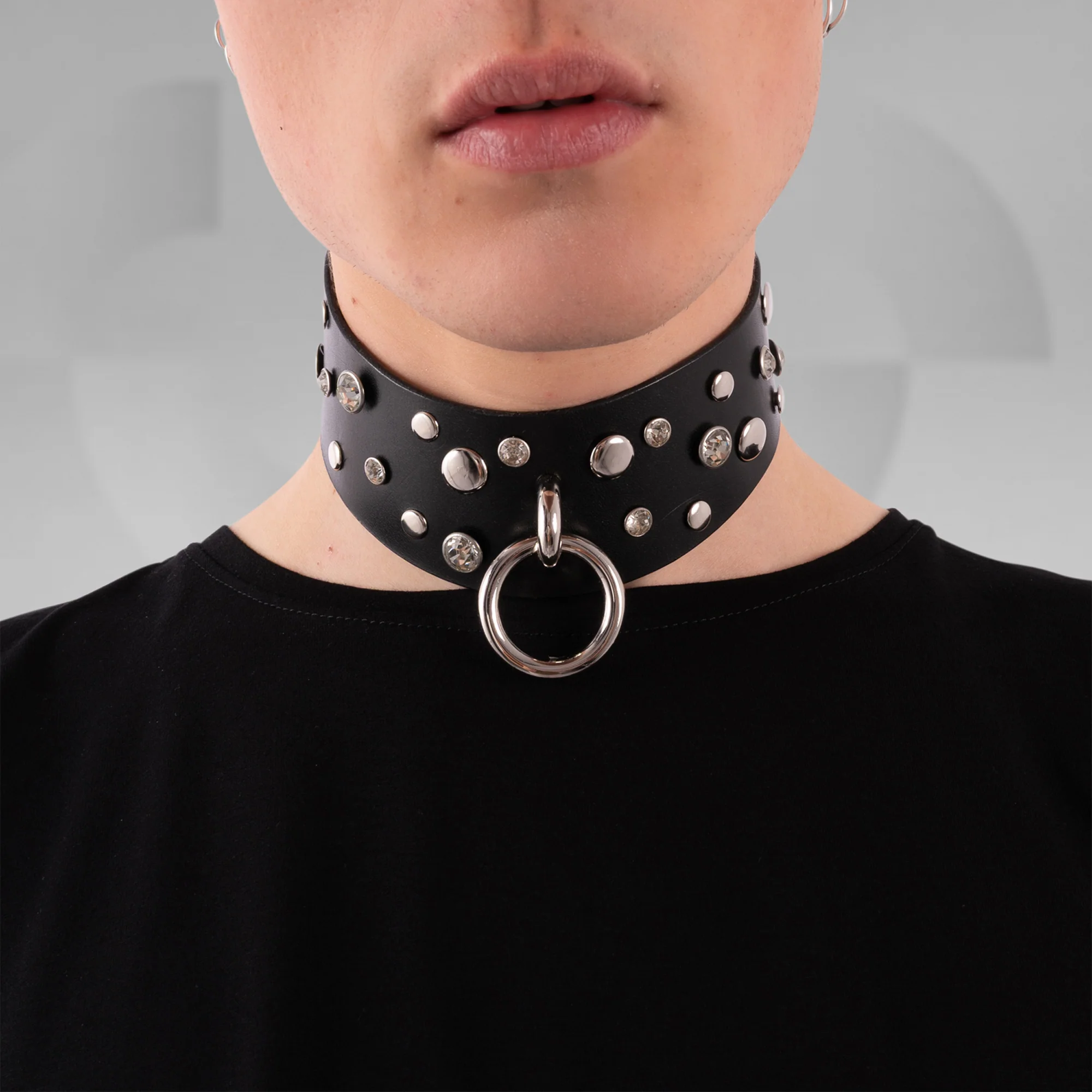 Elegant Choker with Glas Stones - Image 3