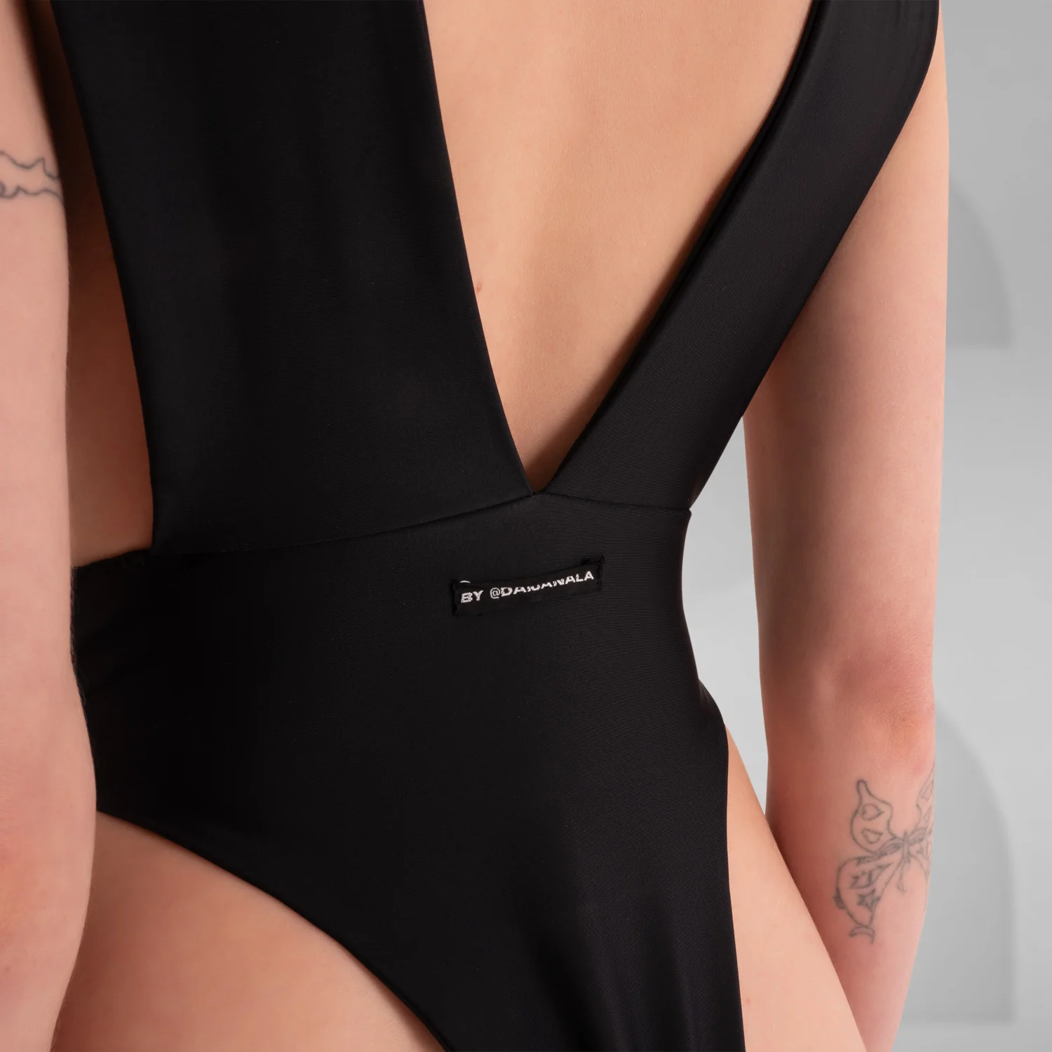 V-Neckline Mesh Body - Image 4