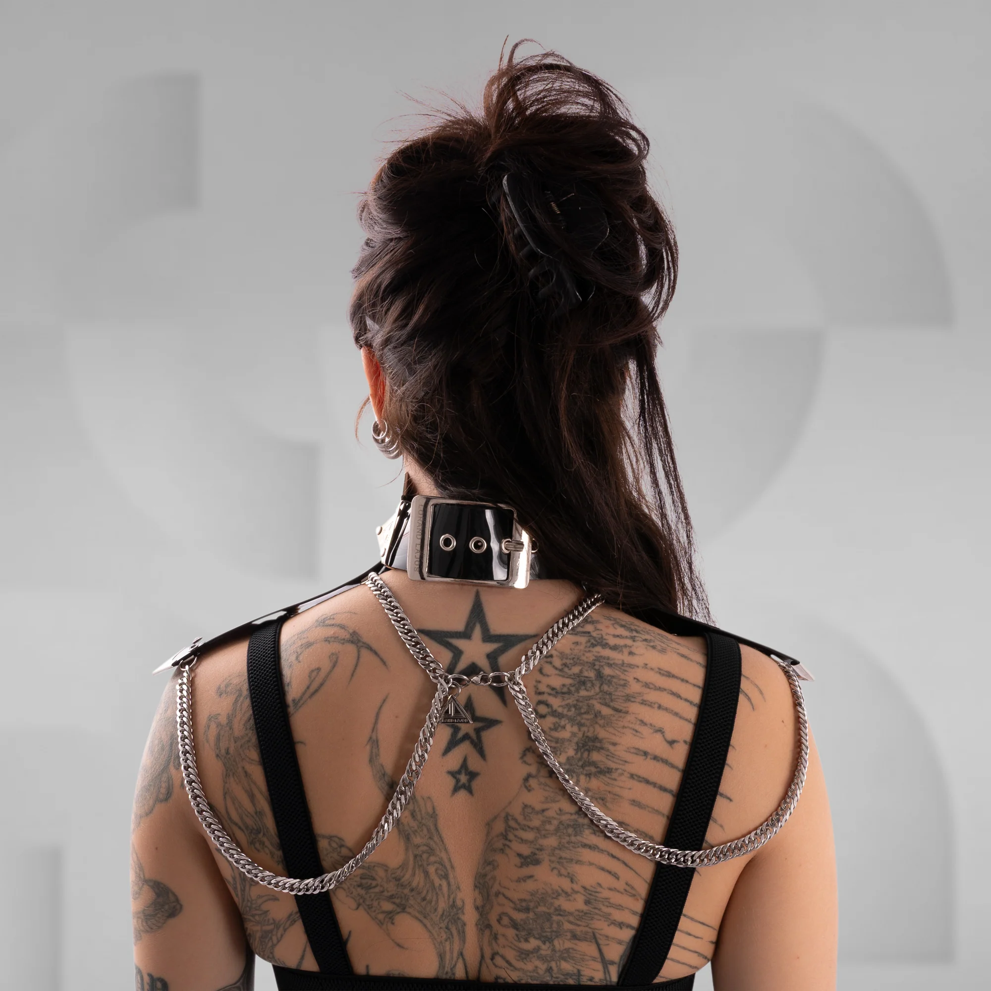 Vinyl Shoulder Choker with Chains - Image 4